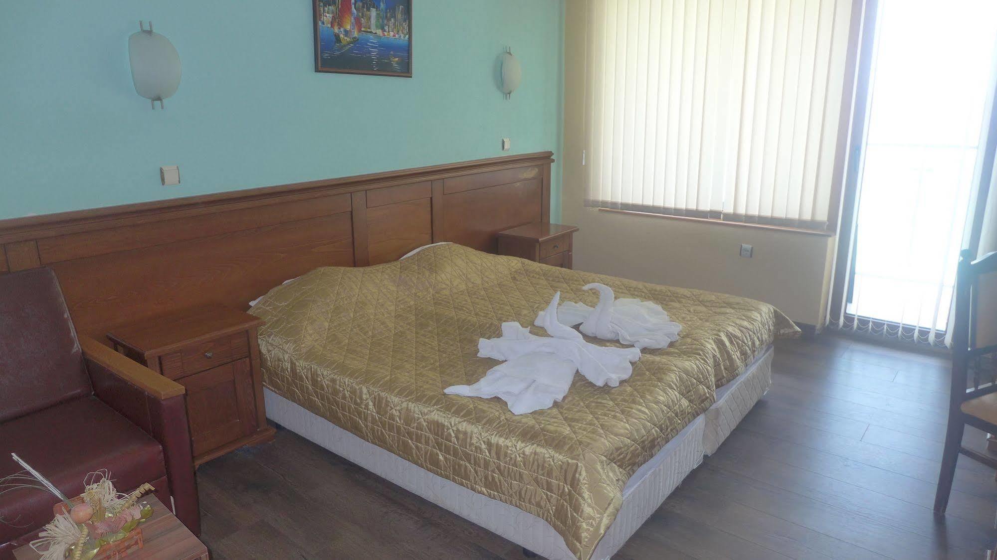 Petrov Family Hotel Nesebyr Zewnętrze zdjęcie